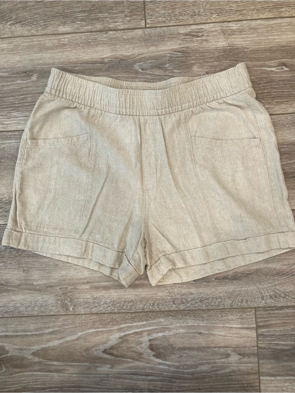 OLD NAVY Women's Elastic Waist Linen-Blend Shorts in Natural